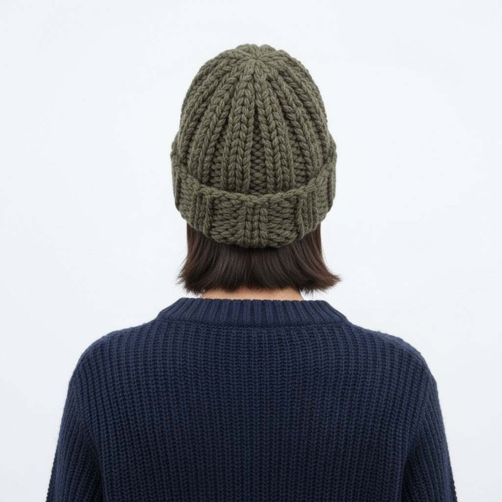 Stickad mössa i tjockt garn - stilren & varm för kalla höst och vinterdagar!