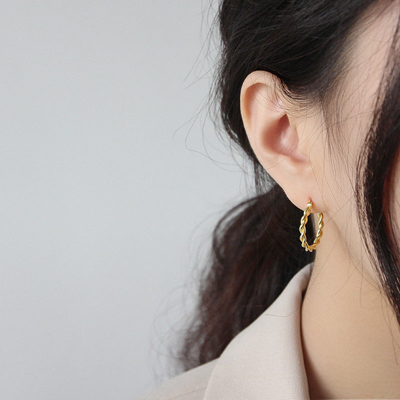 3. Handgjorda silverörhängen | Loop & Twist