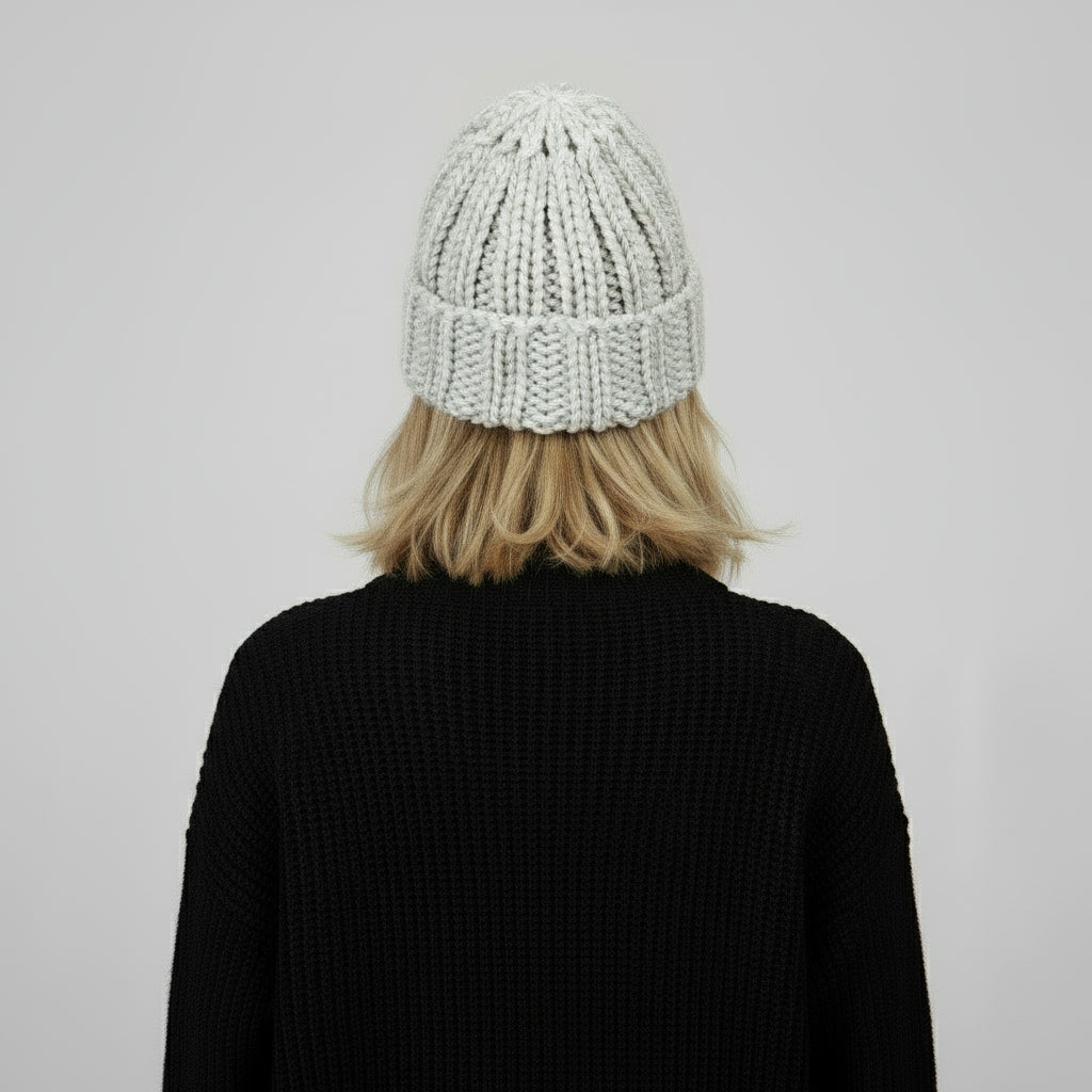 Stickad mössa i tjockt garn - stilren & varm för kalla höst och vinterdagar!