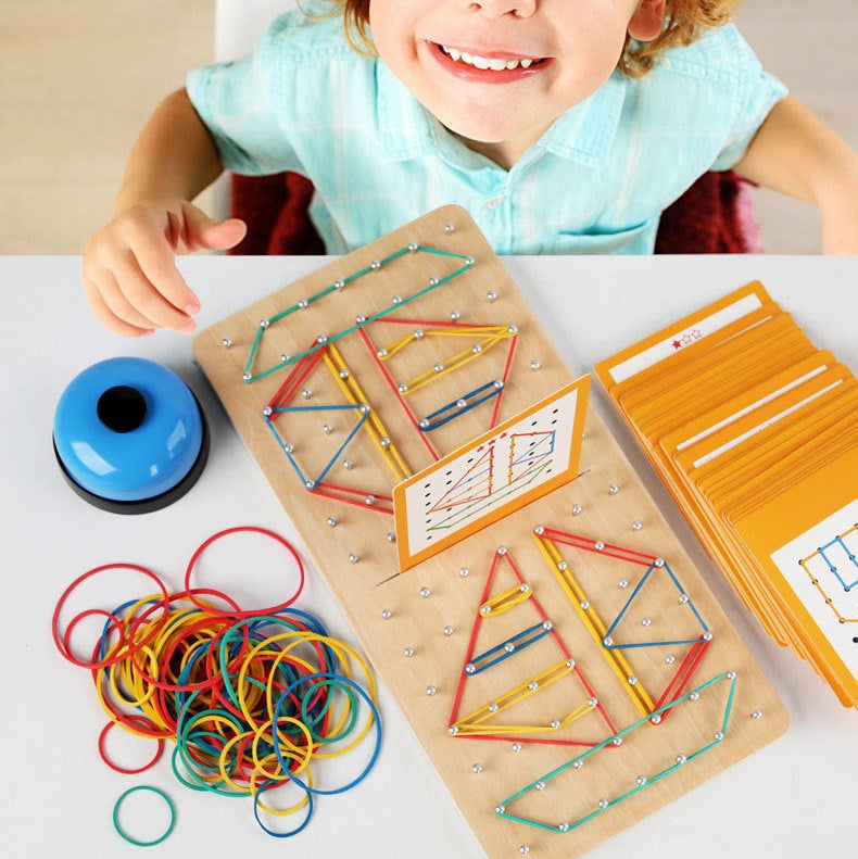 Klassisk spikbräda i trä - Kreativ lek för små byggare och problemlösare!