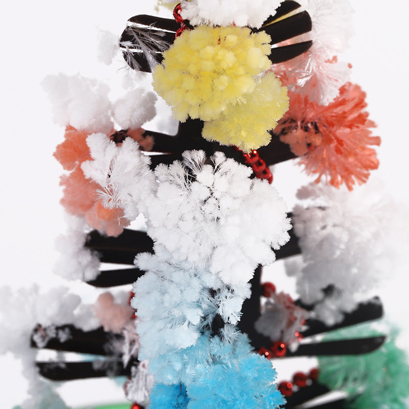 Magiskt växande julgran - ett lekfullt experiment som blommar i kristaller!