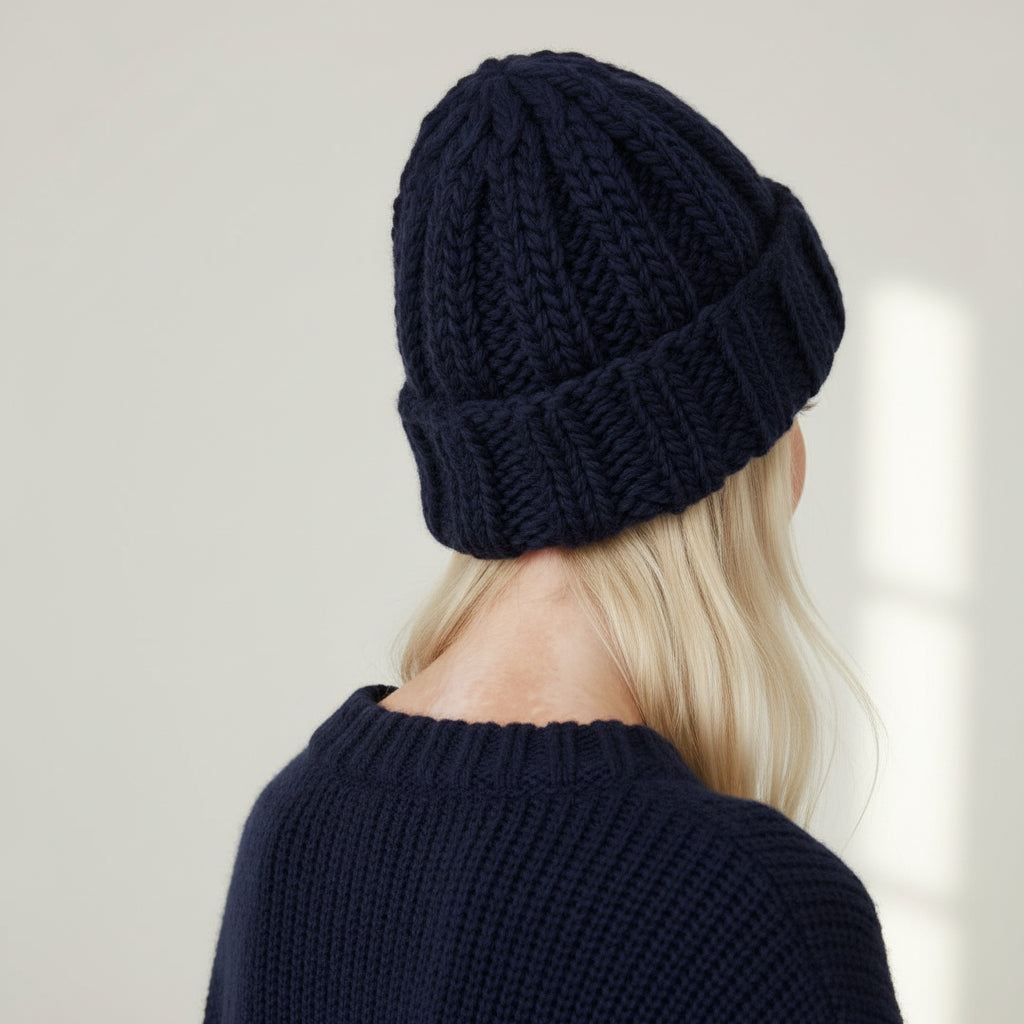 Stickad mössa i tjockt garn - stilren & varm för kalla höst och vinterdagar!