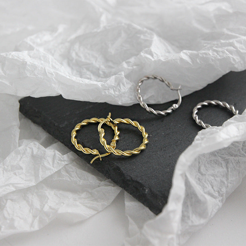 3. Handgjorda silverörhängen | Loop & Twist