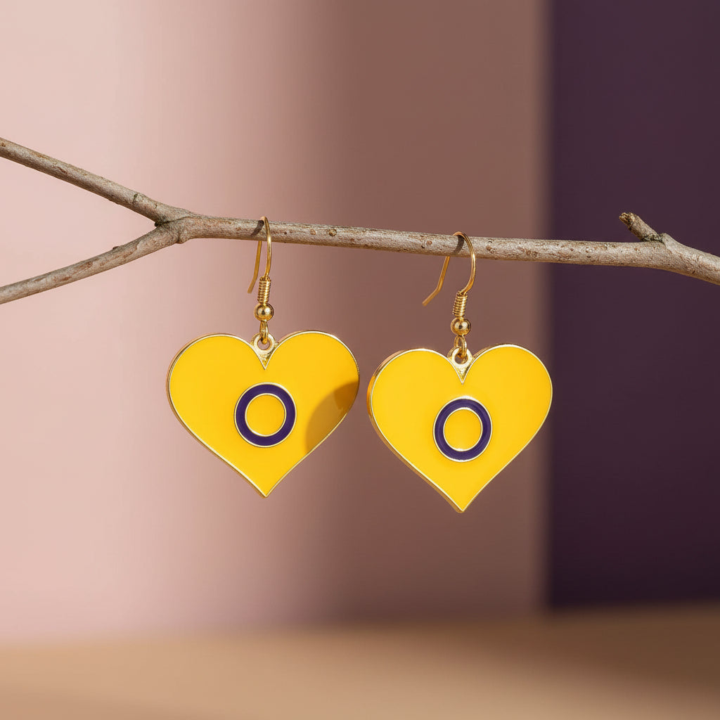 Intersex hjärtformade pride örhängen. Intersex pride heartshaped earrings.